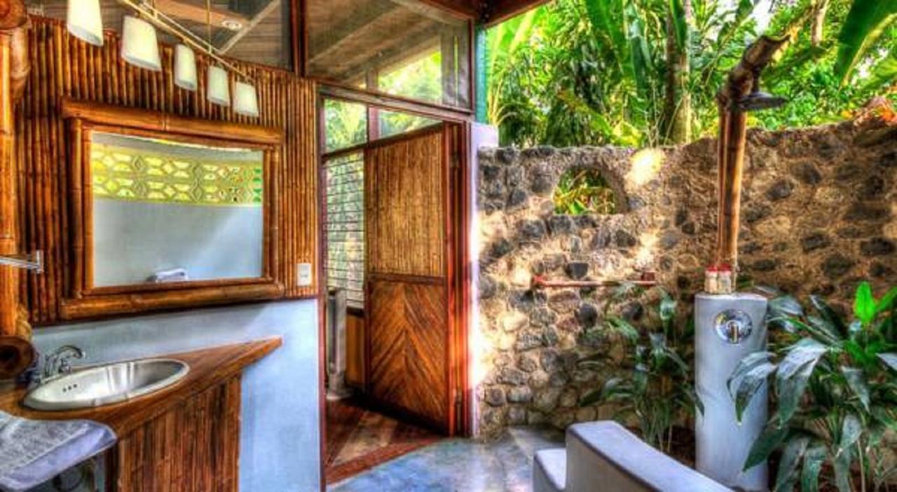 Iguana Lodge Beach Resort Puerto Jimenez Exterior photo